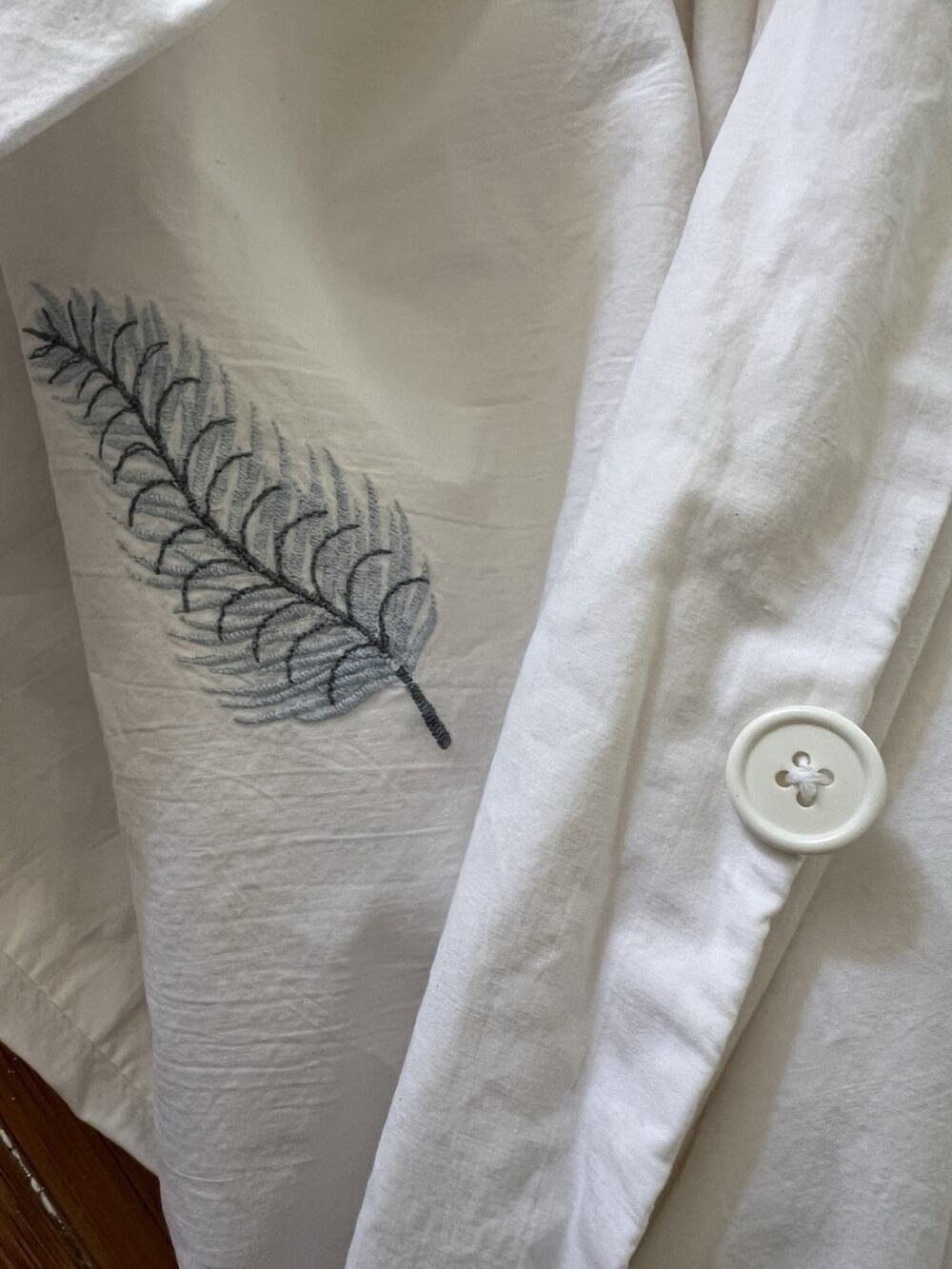 Pottery Barn White Embroidered Leaves Feather Duvet Cover Queen 100% Cotton